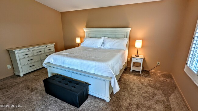 Building Photo - 38135 S Rolling Hills Dr