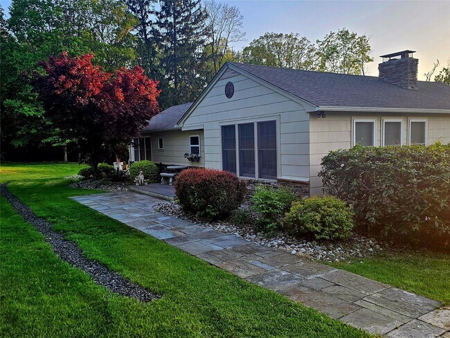 Building Photo - 13 Old Quaker Hill Rd
