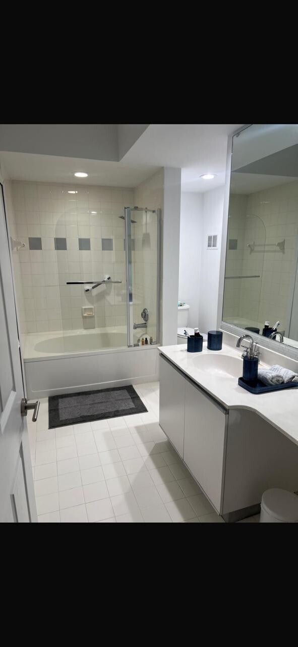 Building Photo - 3205 NE 184th St