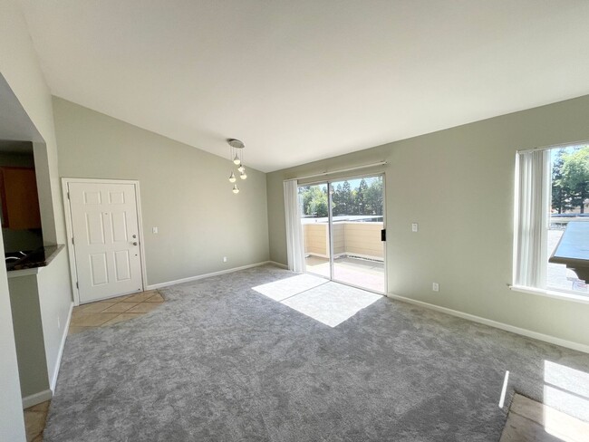 Building Photo - Perfect Shape Condo in San Ramon with many...