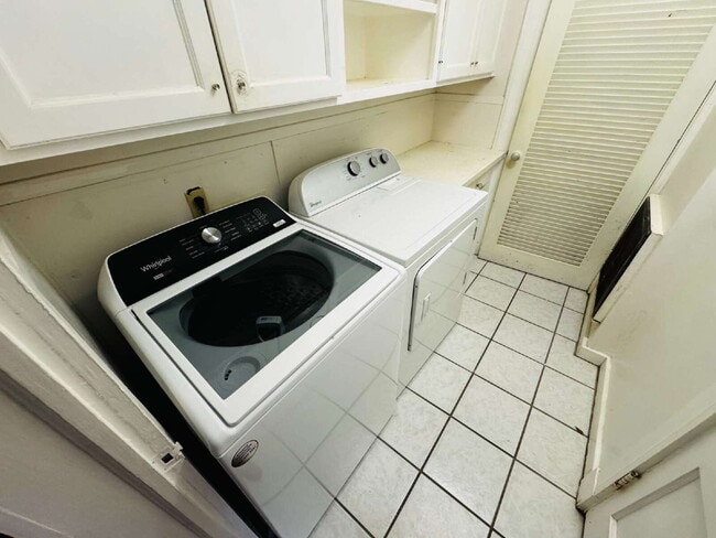 Building Photo - 3BR/2BA Cottage-Style Home, offering timeless character for Lease