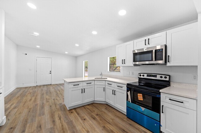 Building Photo - 6402 N Highland Ave