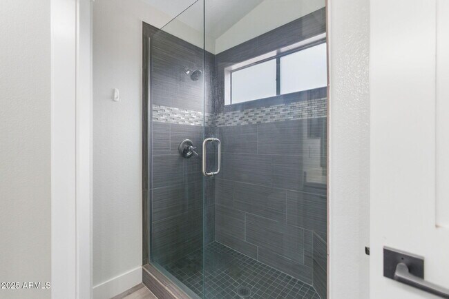 Building Photo - 2132 E Willow Wick Rd