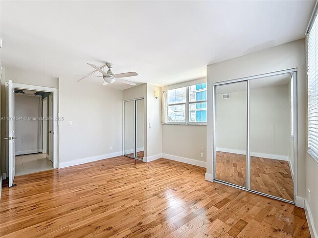 Building Photo - 401 N Riverside Dr