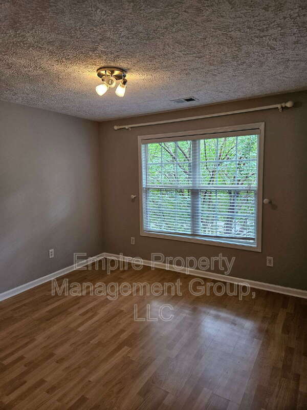 Building Photo - 202 Castlebury Dr