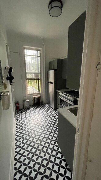 Building Photo - 39 Hawthorne St