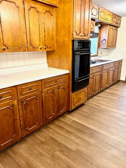 Kitchen - 2618 W Elm St