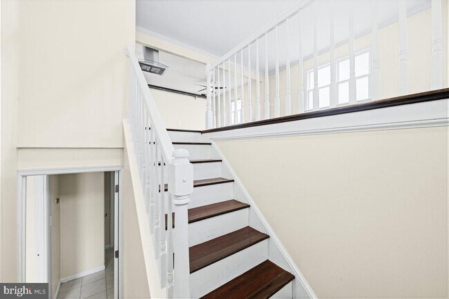 Building Photo - 8519 Locust Grove Dr