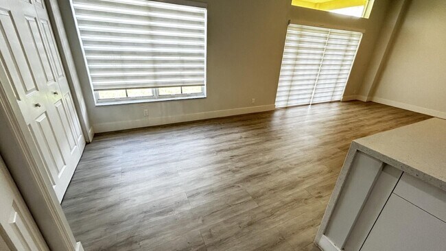 Building Photo - 4293 Laurel Ridge Cir