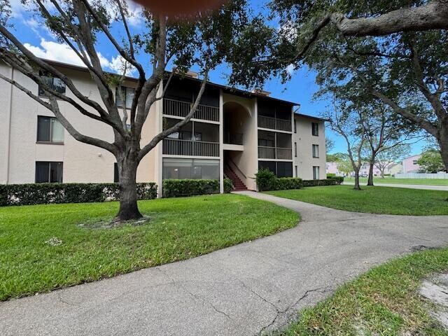 Building Photo - 207 Foxtail Dr