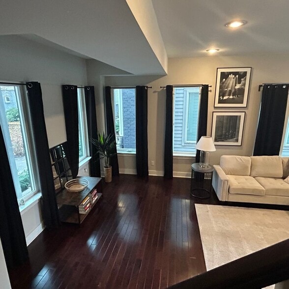 Building Photo - 1240 2nd Ave S