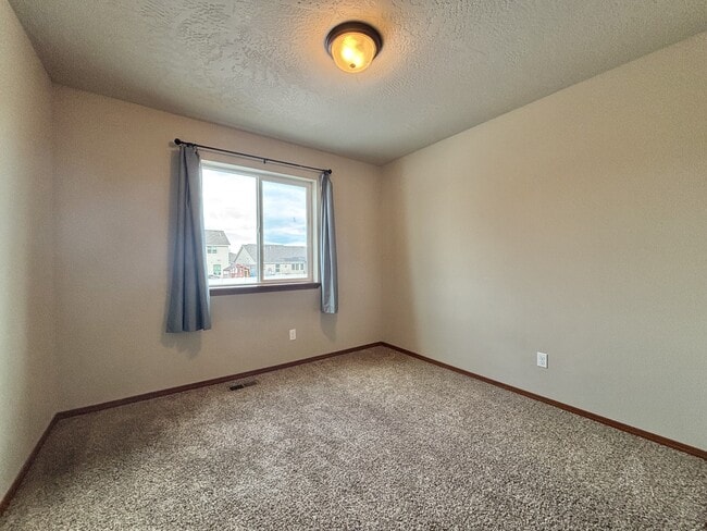 Building Photo - 8811 N Elm St