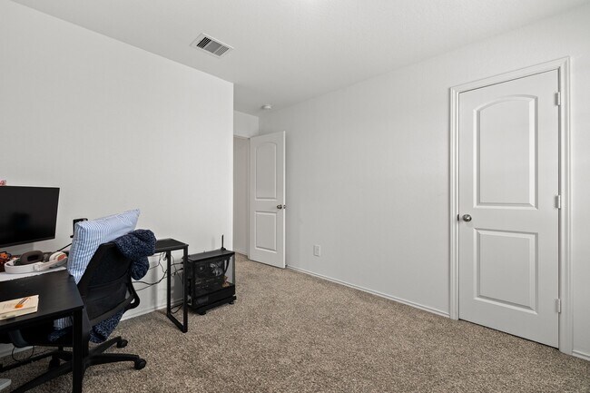 Building Photo - 5326 Shady Olive St