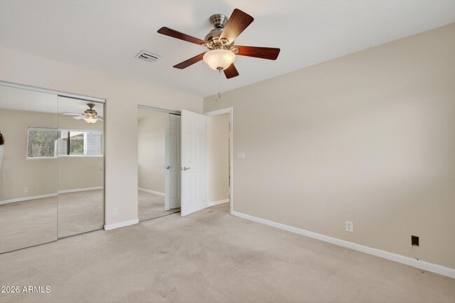 Building Photo - 8001 E Vista Bonita Dr