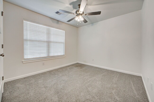 Building Photo - 323 Woodrock St