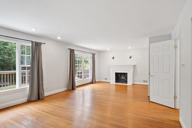 Building Photo - 7732 Canal Ct