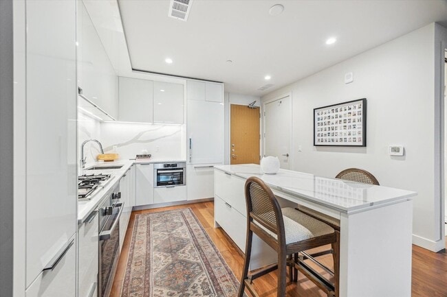 Building Photo - 44 East Ave