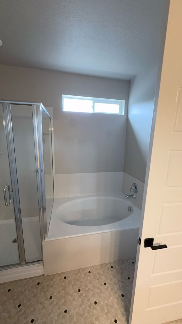 Building Photo - 5 Bedroom/3 Bathroom Harrisville!