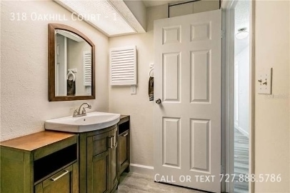 Building Photo - 318 Oakhill Ct