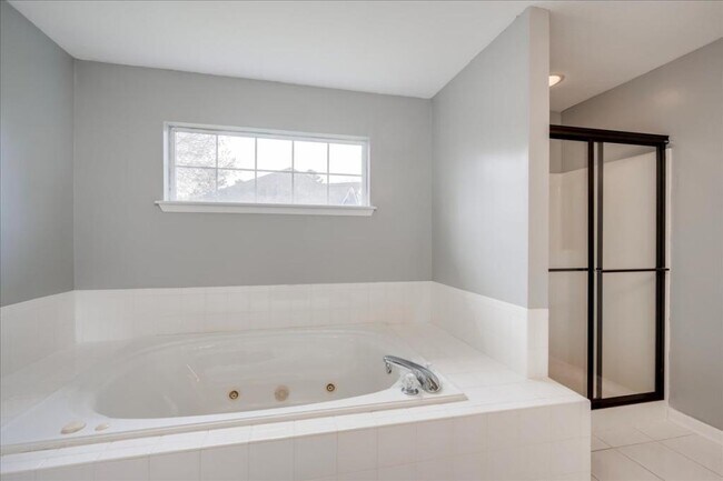 Building Photo - 4642 La Ct