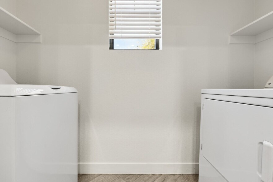 Building Photo - 9450 W Cabela Dr