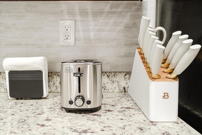 Building Photo - 1800 NW 4th Ave