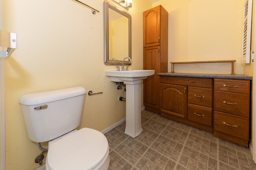 Master Bathroom - 10913 Draco Rd