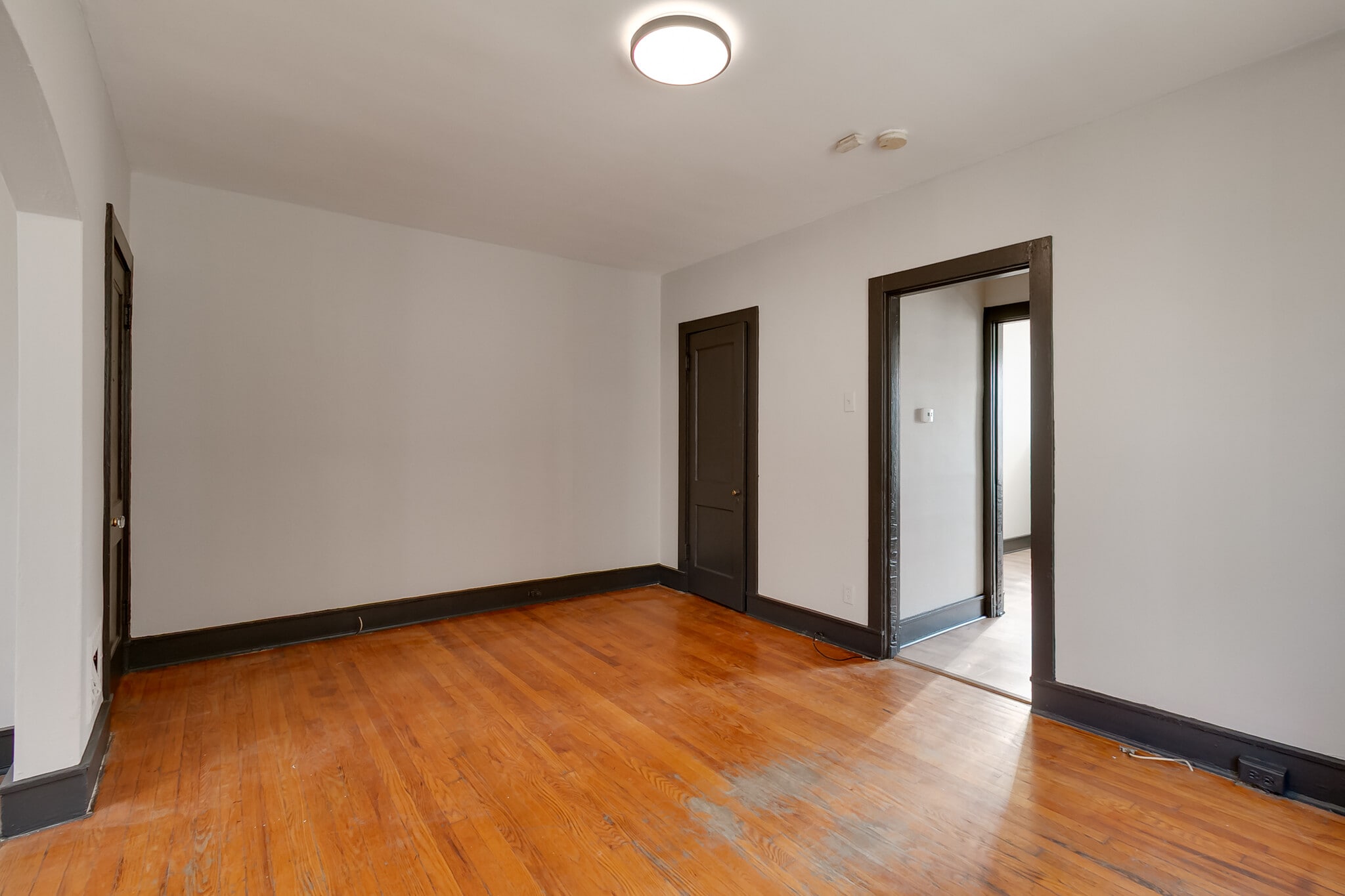 Building Photo - 4918 Winona Ave