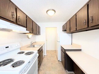 Kitchen - Traditional - Waterview Farms Apartments