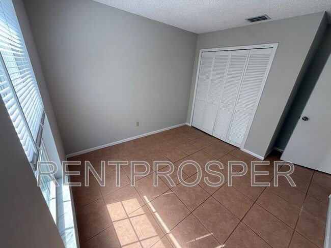 Building Photo - 4435 Brook Hollow Cir