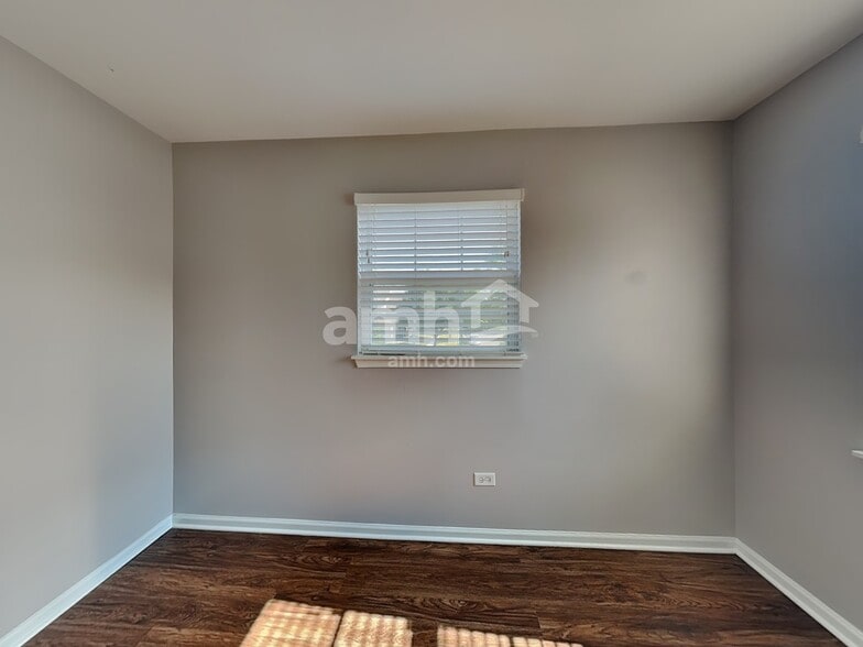 Building Photo - 2923 White Thorn Cir