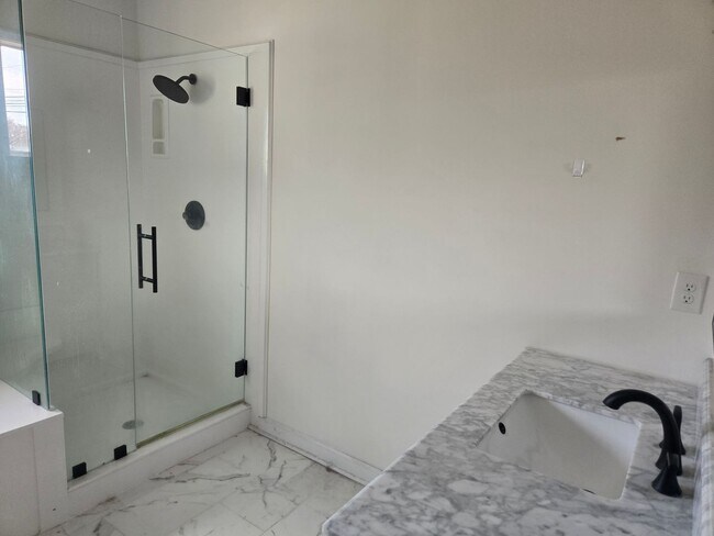 Building Photo - Gorgeous Corner Lot Arlington Home For Rent