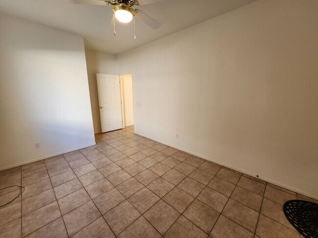 Building Photo - Charming Single-Story Pulte Home in a corn...