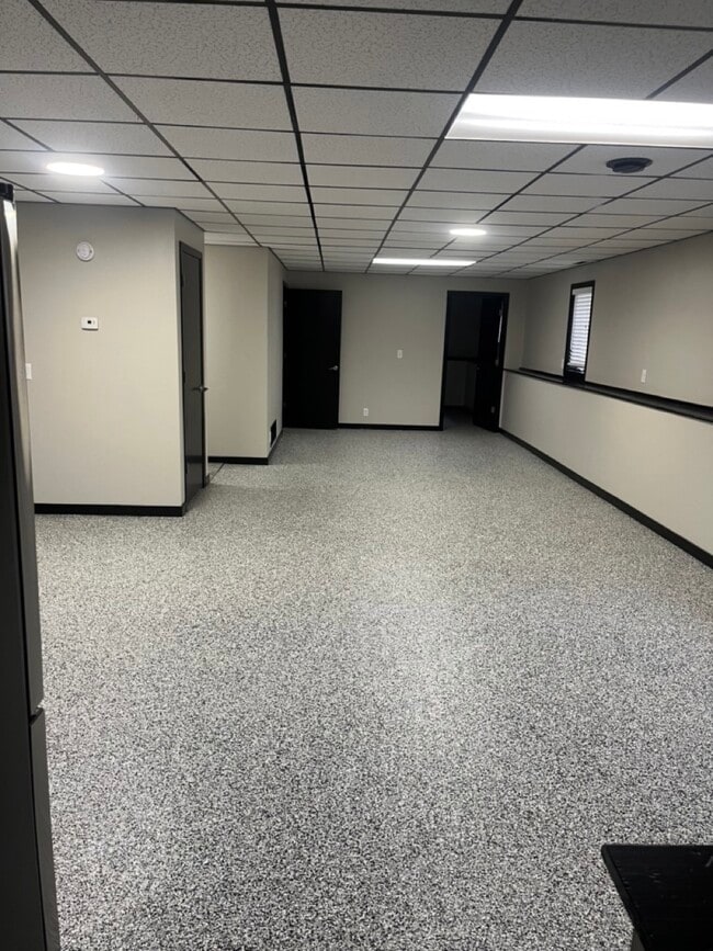 Building Photo - 809 County Rd 2 S