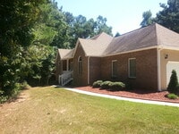 Building Photo - Awesome 3 Bed, 2 Bath Home!