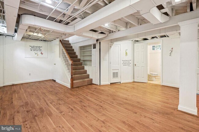 Building Photo - 5203 Elsmere Ave