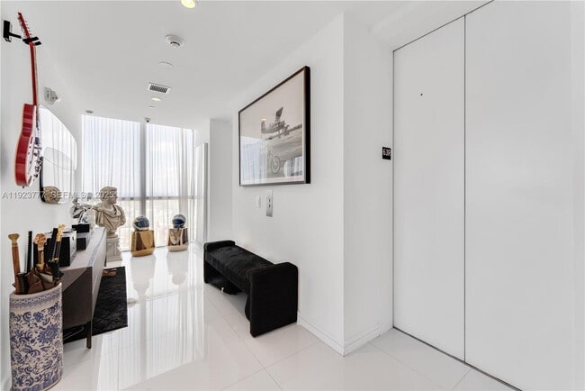 Building Photo - 1100 Biscayne Blvd