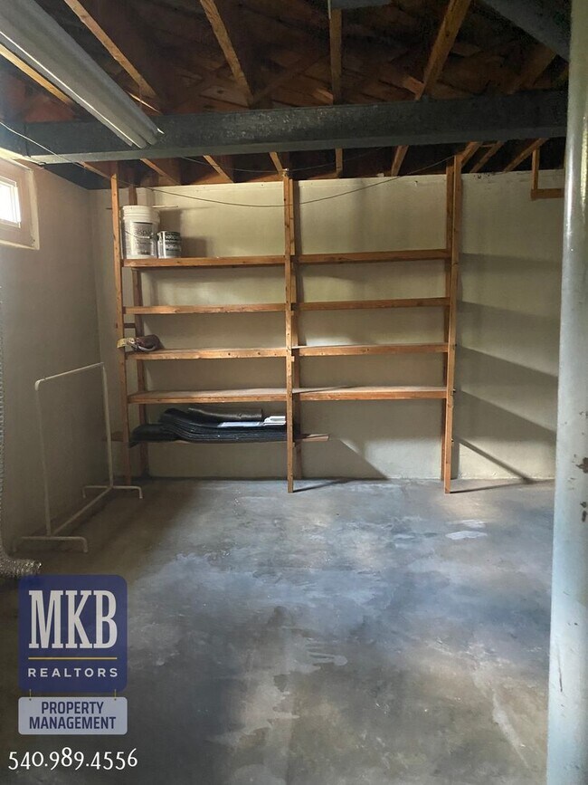 Building Photo - 3 Bedroom 2 Bath Brick Ranch- Hidden Valley School Zone