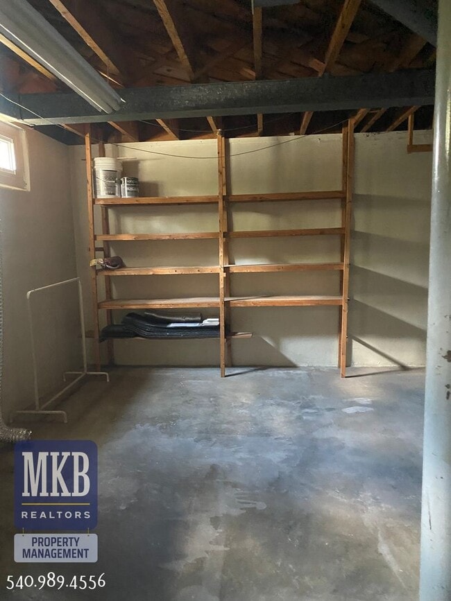 Building Photo - 3136 Fleetwood Ave SW