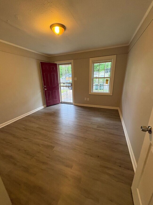 Building Photo - Charming 1 Bed / 1 Bath Duplex in Memphis – Convenient & Affordable Living