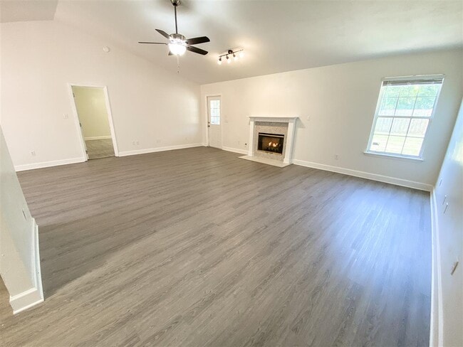 Building Photo - 1301 Sumerlin Dr