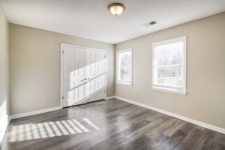 Building Photo - 2703 Misty Woods Cove N