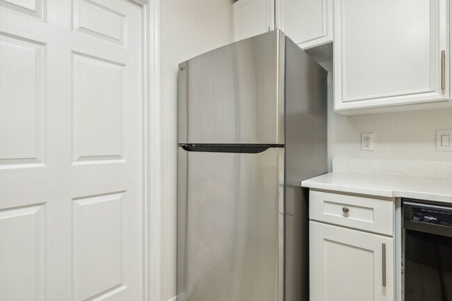 Building Photo - 9 Arbor Club Dr