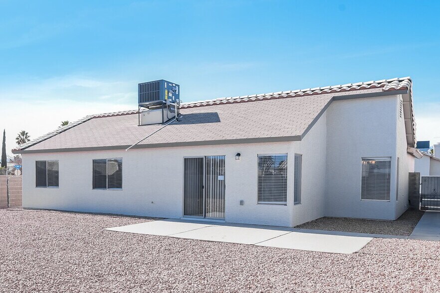 Building Photo - 5004 Crystal Breeze Ln