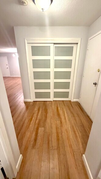 Building Photo - 1004 Paradise Rd