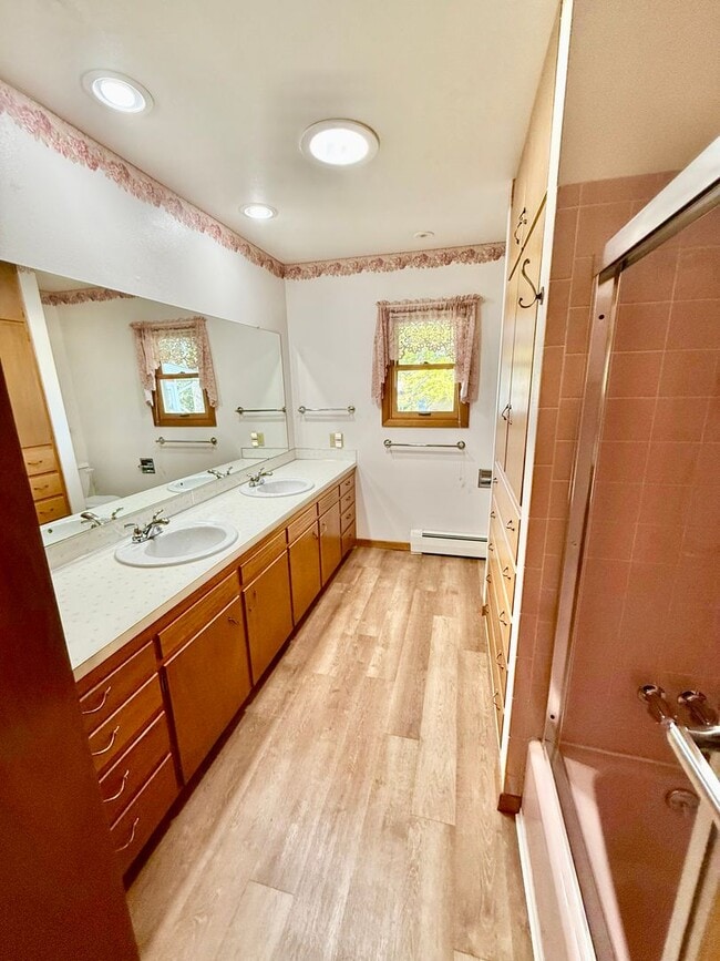 Building Photo - 4 Bedroom - 2 Bath Ranch Style Home with 2 car attached garage in Loveland, Colorado