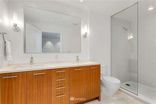 Building Photo - 10700 NE 4th St