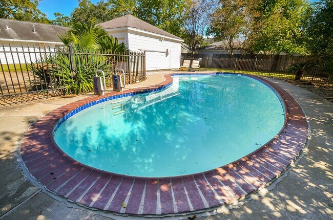 Building Photo - 7923 Burgoyne Rd