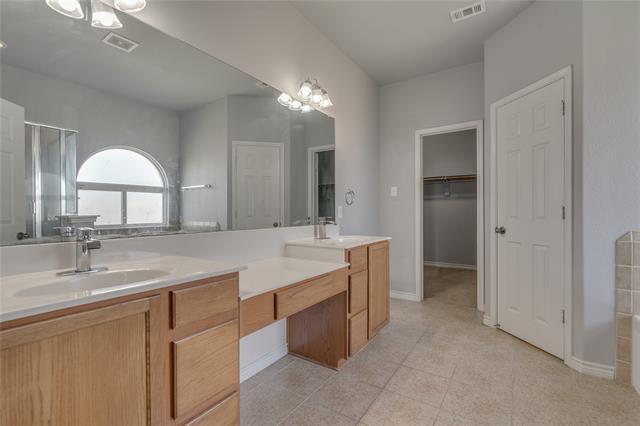 Building Photo - 601 Port Royale Way