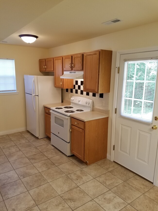 Building Photo - 3510 James Dale Rd